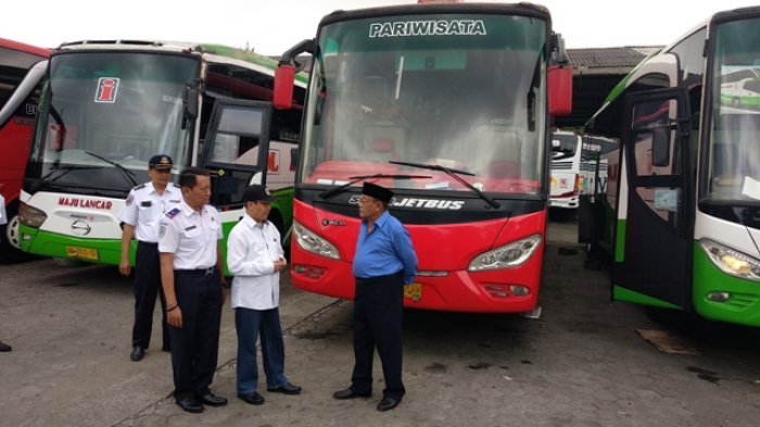 Bus di pool dok Tribunnews. Setelah Harga BBM Subsidi Naik, Kemenhub Sesuaikan Tarif Bus AKAP Ekonomi
