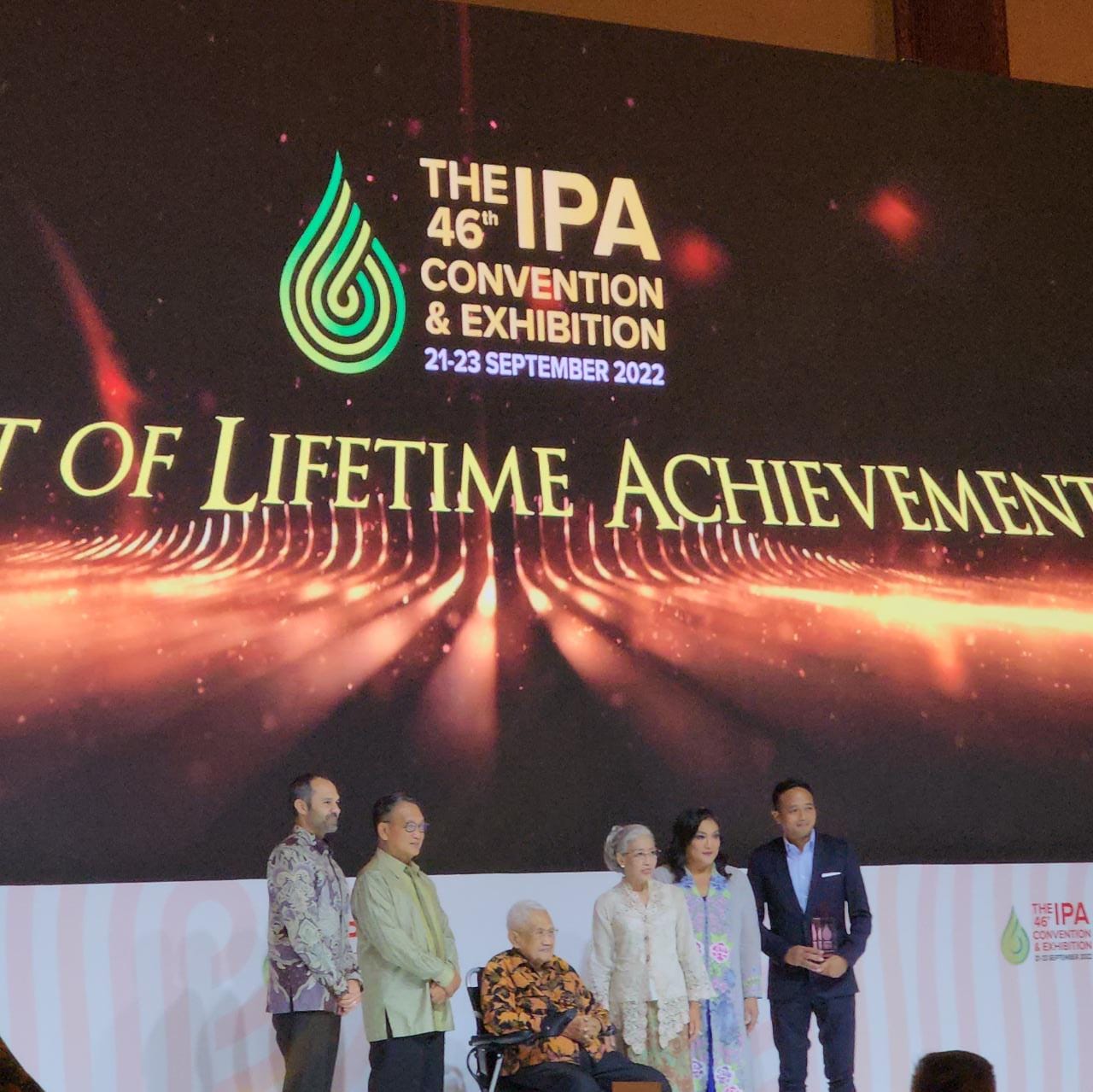 Berjasa! IPA Ganjar Pendiri Medco (MEDC) Mendiang Arifin P Lifetime Achievement Award