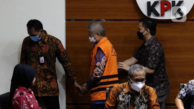 Hakim Agung Sudrajad Dimyati (rompi oranye) saat rilis penetapan penahanan di Gedung KPK Jakarta, Jumat 2392022. dok. Liputan6. Helmi Fithriansyah. Kasus Suap di MA, Terbuka Peluang KPK Periksa Ketua MA dan Hakim Agung Lainnya