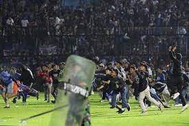 Liga I 2022-2023 Rusuh Laga Arema FC Vs Persebaya Surabaya, Sabtu 1 Oktober 2022. dok. Bola.net. Tragedi Liga 1 2022/2023: Kemenkes Catat Korban Tewas 131 Jiwa