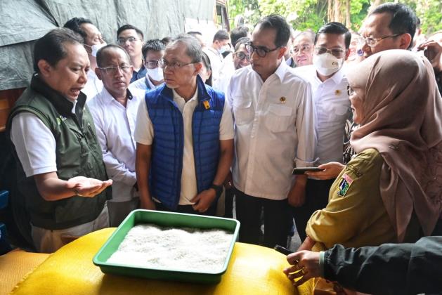 Pantau Pasar Induk Cipinang, Mendag Pastikan Stok Beras Aman dan Terjangkau
