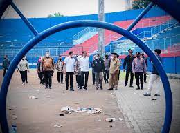 Tinjau Stadion Kanjuruhan, Presiden Temukan Problem yang Perparah Jatuhnya Korban