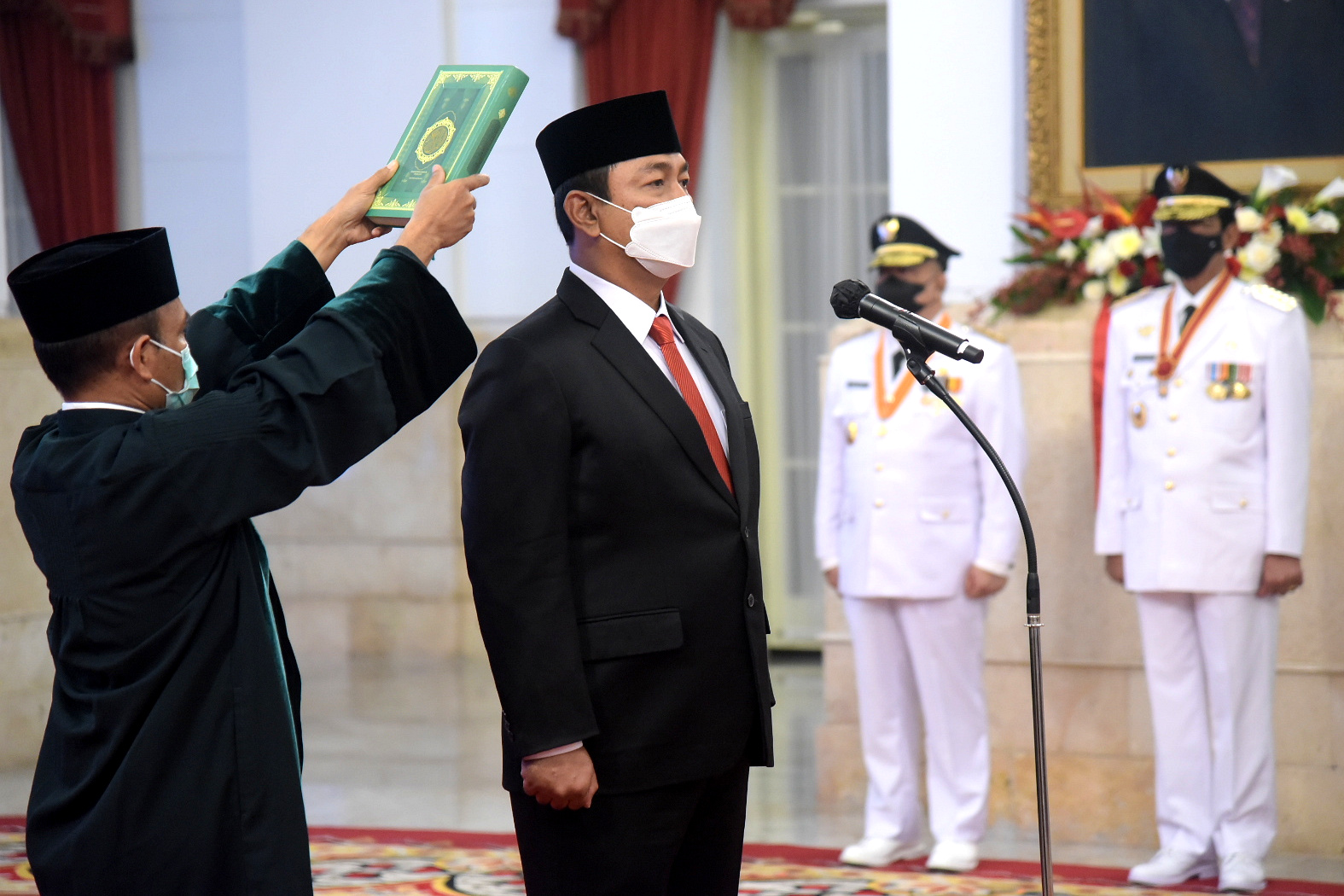 Presiden Ungkap Alasan Angkat Hendrar Sebagai Kepala LKPP dan Heru Sebagai Pj Gubernur DKI