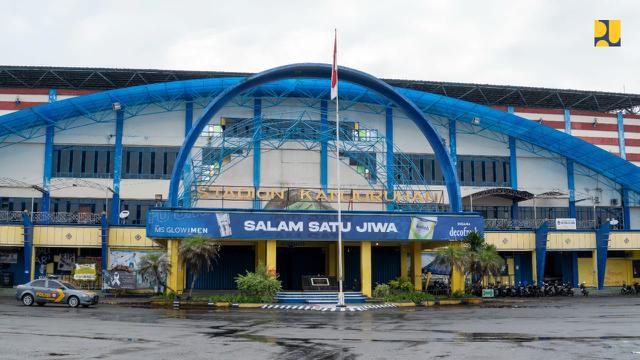Stadion Kanjuruhan, Kabupaten Malang, Jawa Timur, akan dirombak dan dibangun ulang sesuai standar FIFA. dok. Liputan6. Presiden Pastikan Stadion Kanjuruhan Dibangun Ulang Sesuai Standar FIFA, Biaya dari Pusat