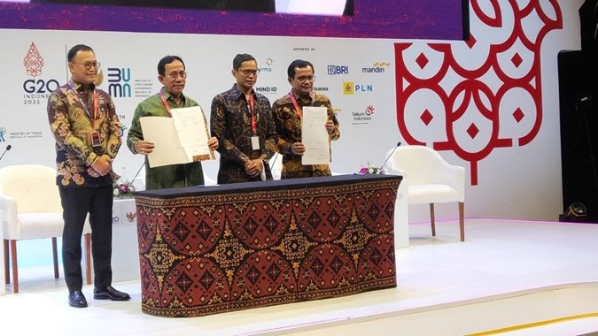Bukit Asam (PTBA) Gandeng Semen Indonesia (SMGR) Bangun PLTS