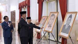 Presiden dan Wapres memandangi potret lima tokoh Pahlawan Nasional. dok. beritabaru. Berjasa Perjuangkan Kemerdekaan Indonesia, Lima Tokoh Dianugerahi Gelar Pahlawan