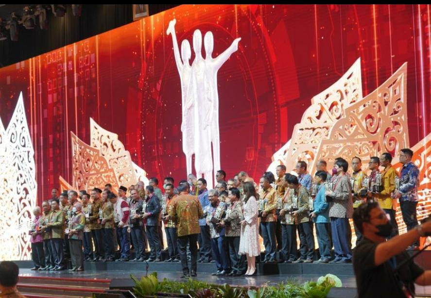 Unggul Dalam Pemberdayaan UMKM, BRI Sabet Dua Penghargaan BI Awards 2022