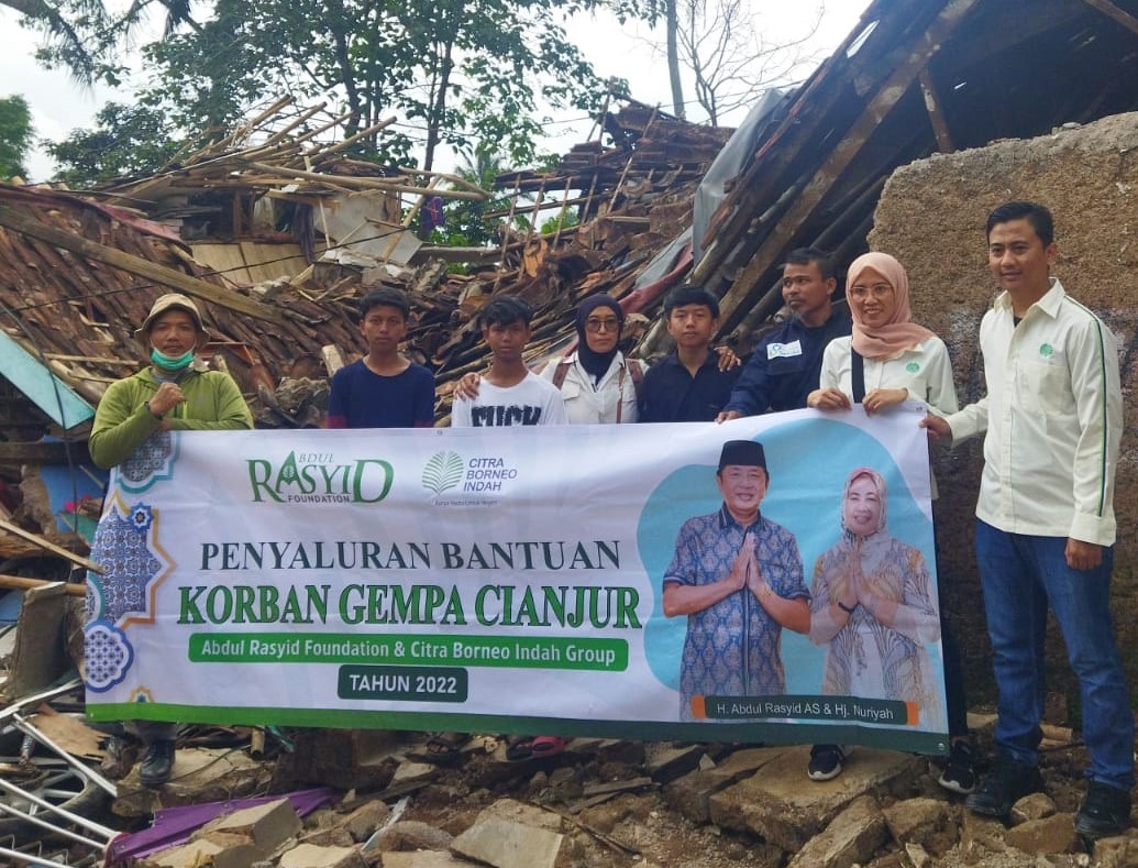 PT Sawit Sumbermas Sarana Tbk (SSMS) bersama Abdul Rasyid Foundation hadir di tengah masyarakat terdampak Gempa Cianjur. dok. ist. SSMS Bersama Abdul Rasyid Foundation Hadir di Tengah Masyarakat Terdampak Gempa Cianjur