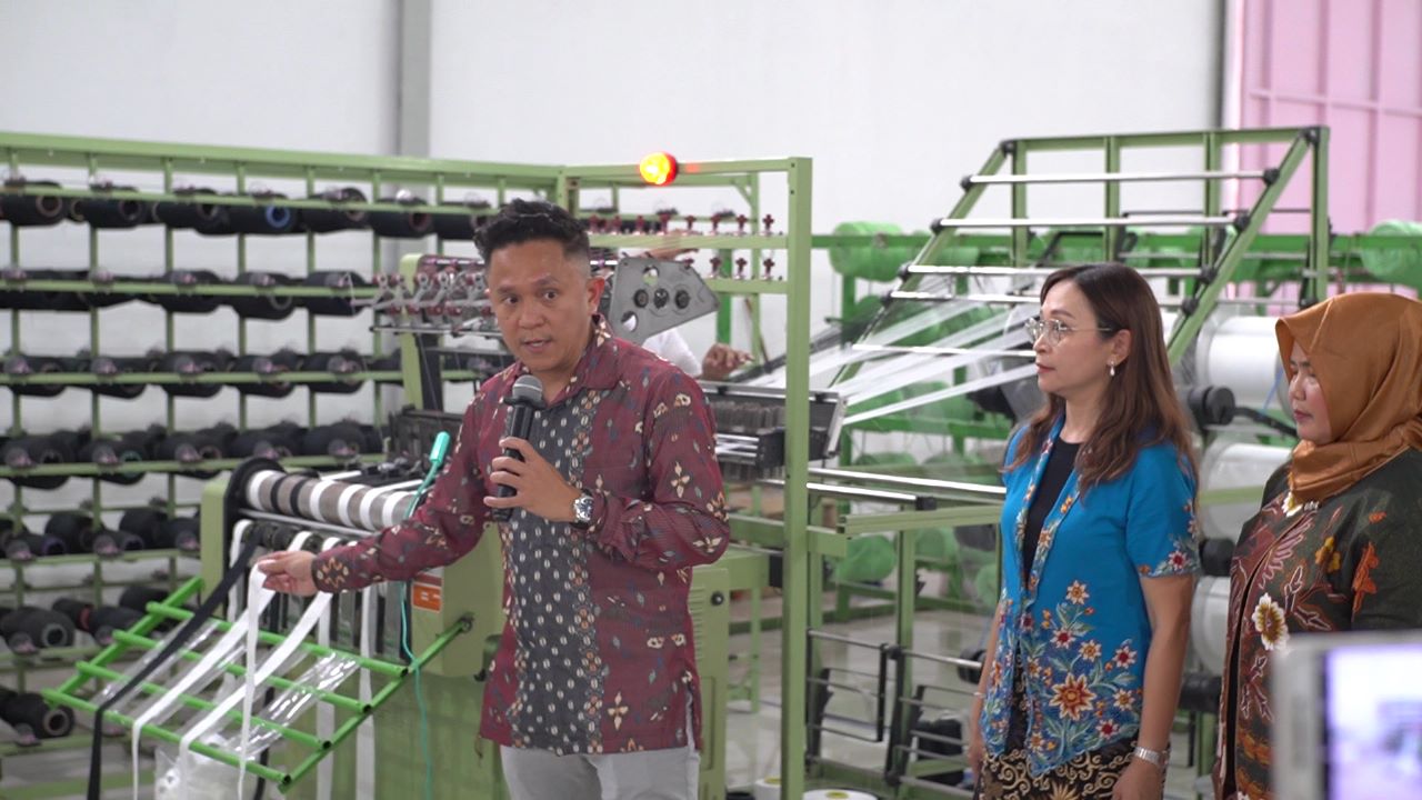 PT Klinko Karya Imaji Tbk, meresmikan pabrik baru dengan area yang lebih luas di atas lahan 4.000 m2, Kamis (15/12/2022), di kawasan industri Gresik, Jawa Timur. dok. ist. Permintaan Pasar Domestik dan Mancanegara Melonjak, Klinko Perluas Pabrik di Gresik, Jatim