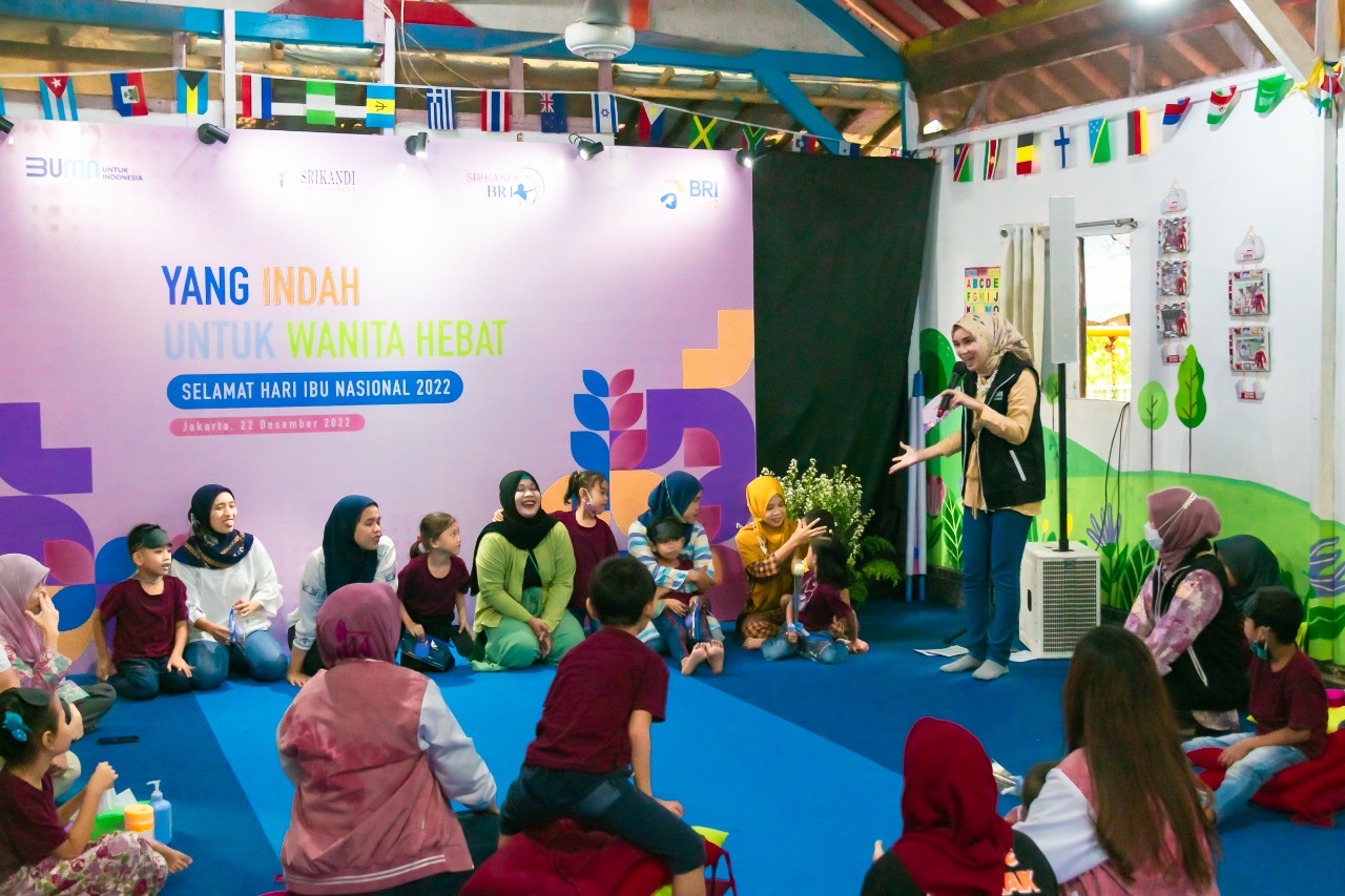 PT Bank Rakyat Indonesia (Persero) Tbk (BBRI), melalui Srikandi BRI, pada momentum hari Ibu, 22 Desember 2022, memberikan bantuan dan berbagi bersama di Sekolah Alternatif untuk Anak Jalanan (SAAJA), Kamis (22/12/2022). dok. ist.. Peringati Hari Ibu 2022, BRI Salurkan Bantuan ke Sekolah Anak Jalanan