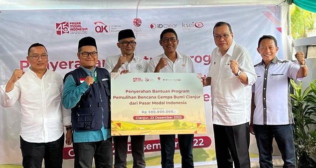 Pasar Modal Indonesia Serahkan Bantuan Sosial untuk Masyarakat Terdampak Gempa Cianjur