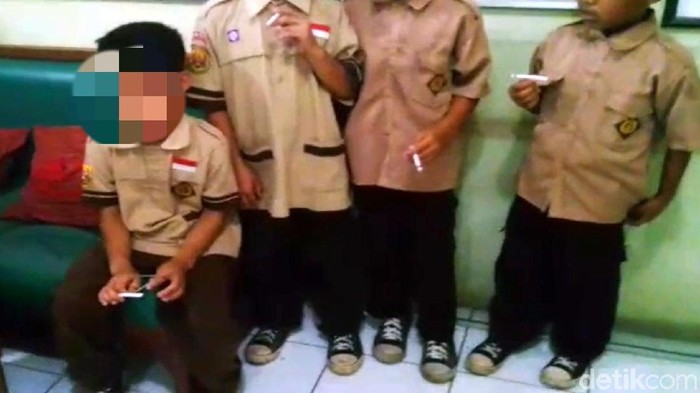 Merokok, ilustrasi anak-anak. dok. Detiknews..jpeg Mulai 2023 Pemerintah Larang Penjualan Rokok Ketengan, Presiden Ungkap Alasannya