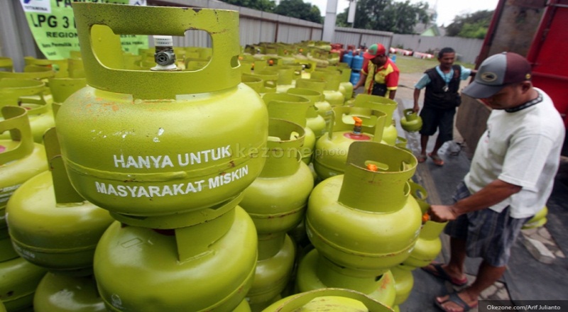 Gas 3 kg untuk masyarakat miskin. dok. Okezone. Pertamina Ungkap Beli LPG 3 Kg Wajib KTP Masih Tahap Uji Coba di Sejumlah Daerah