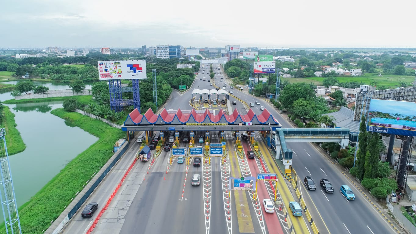 Libur Imlek, Arus Lalu Lintas di Jalan Tol Padat
