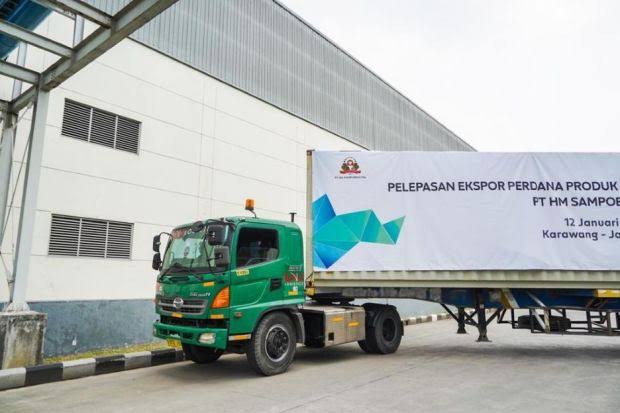 Aktivitas HM Sampoerna. dok. SINDOnews. Bangun Pabrik Tembakau Bebas Asap di Jabar, HM Sampoerna (HMSP) Investasi Rp985 Miliar