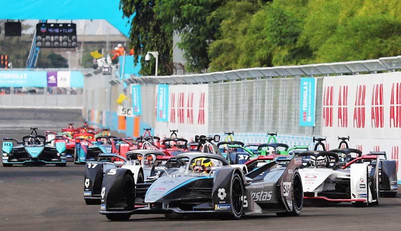 Formula E aksi pebalap Mitch Evans. dok. iNews. Sponsor Formula E 2023 Belum Ada Yang Spesifik, Jakpro Berharap dari Swasta dan BUMN