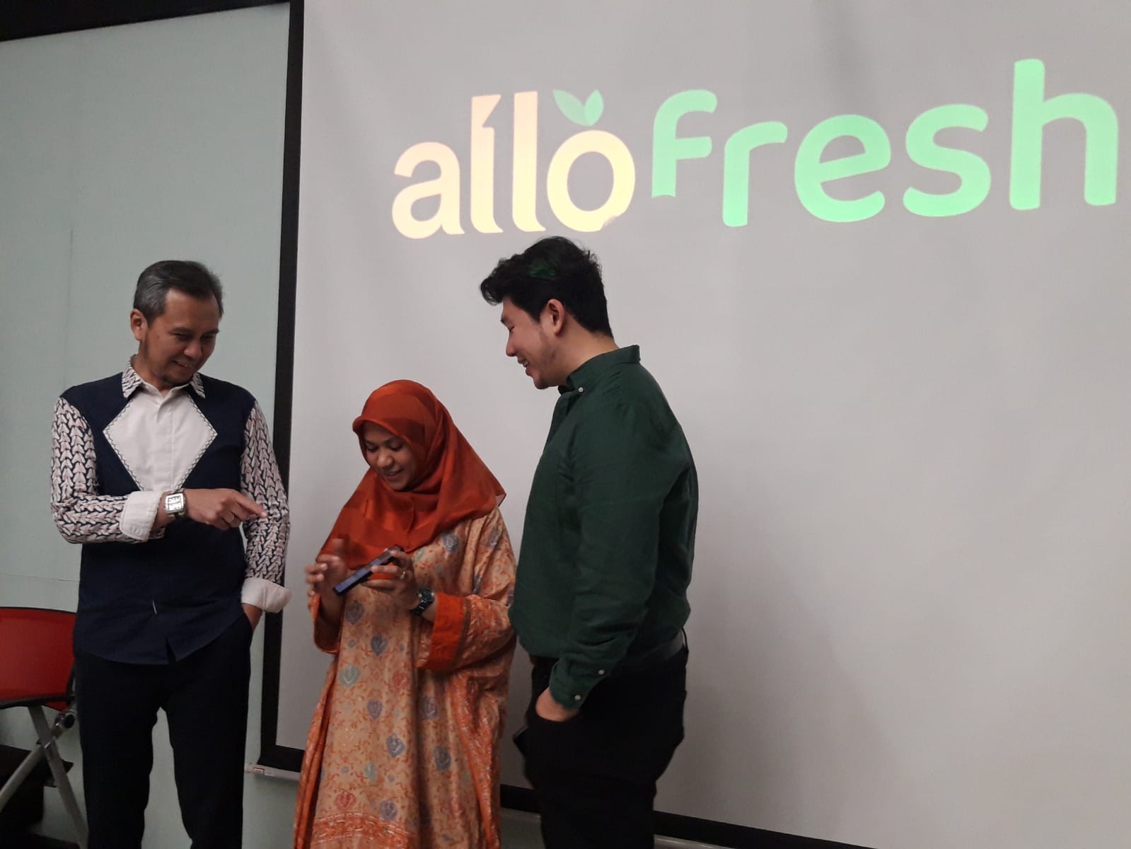 Kiri ke kanan: Vice President Corporate Communication Transmart Satria Hamid, Kurnia Sofia CEO allofresh, Andre Binarto AVP marketing allofresh Belanja Online Groceries di Allofresh Hingga Jam 9 malam, Tiba di Hari yang Sama!