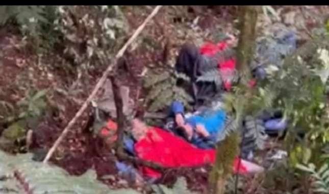 Tim SAR Gabungan Gagal Evakuasi Korban, Kapolda Jambi Tidur di Hutan Lagi. dok. Humas Polri. Cuaca Buruk Tim SAR Gabungan Gagal Evakuasi Korban, Kapolda Jambi Tidur di Hutan Lagi