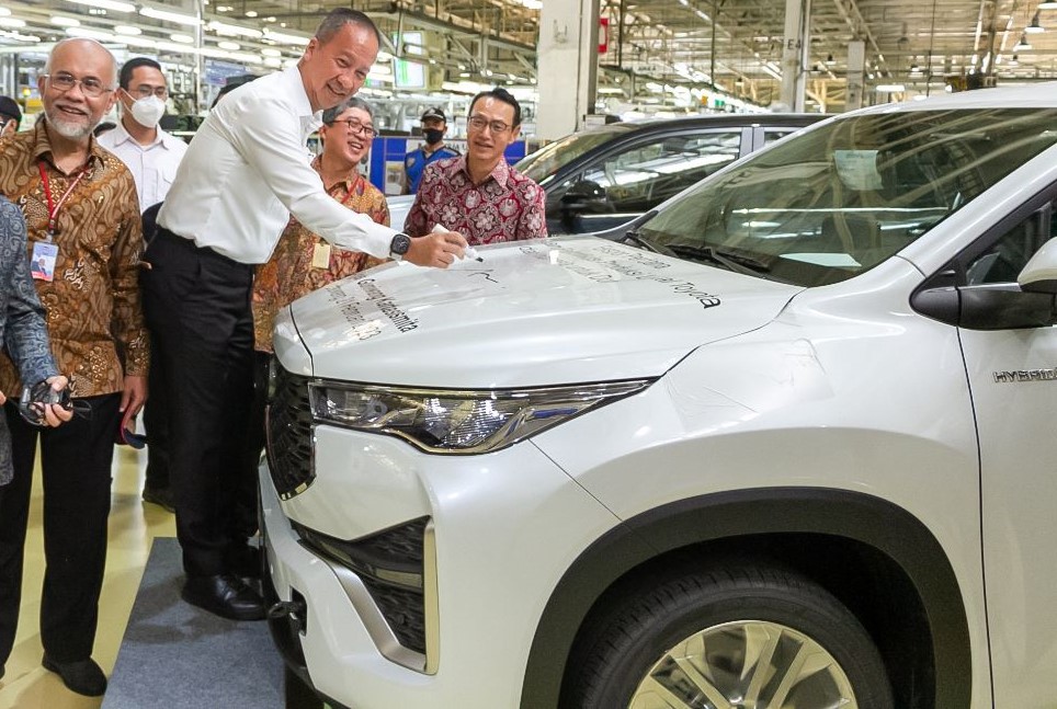 Menperin Ajukan TMMIN Sebagai Mercusuar di Sektor Otomotif