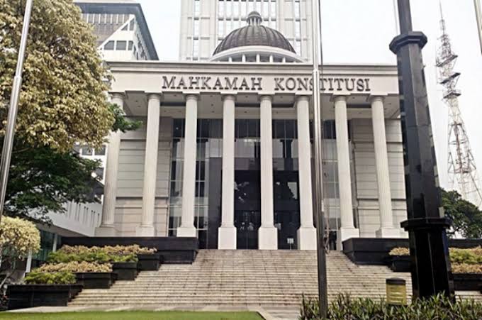 Tak ada Perpanjangan Masa Jabatan Presiden, MK Tolak Uji Materi yang Diajukan Seorang Guru