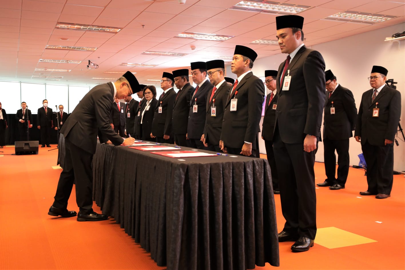 Lantik 22 Pejabat, OJK: Untuk Perkuat Pelaksanaan Tugas
