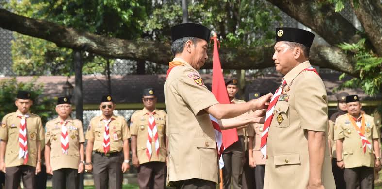 Presiden Joko Widodo melantik Budi Waseso sebagai Ketua Kwasnas Gerakan Pramuka, 27 Desember 2018. dok. Kwarnas Pramuka. Kritis dan Membela Kwarda Jawa Timur, Tiga Pengurus Kwarnas Pramuka Dipecat Buwas