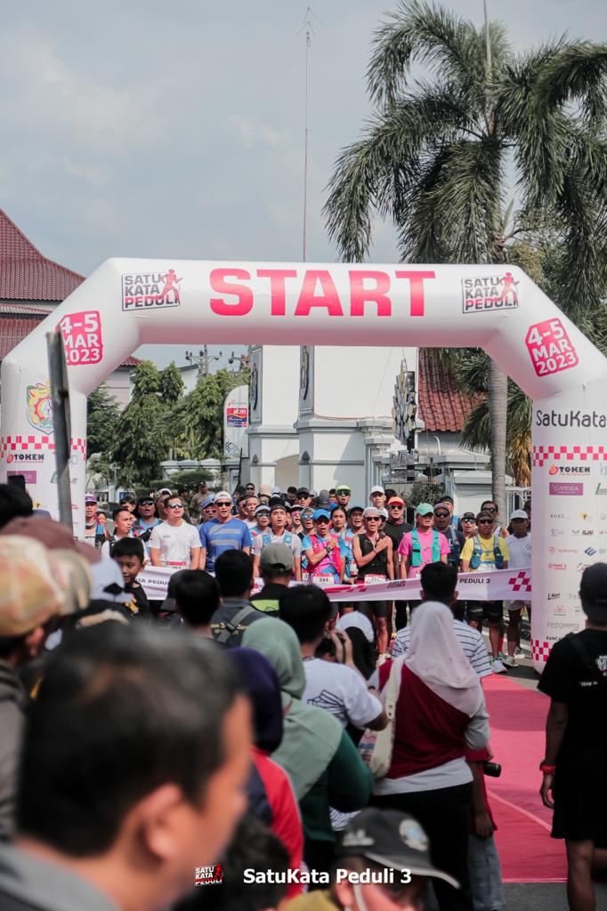 Minggu (5/3/2023), pukul 16.26 WIB, selesailah acara SatuKata Peduli 3 bertepatan dengan pelari terakhir full course yang memasuki garis finish, di Curuq Sewu. dok. ist. SatuKata Peduli 3: Curug Sewu jadi Saksi Kepeduliaan terhadap Disabilitas