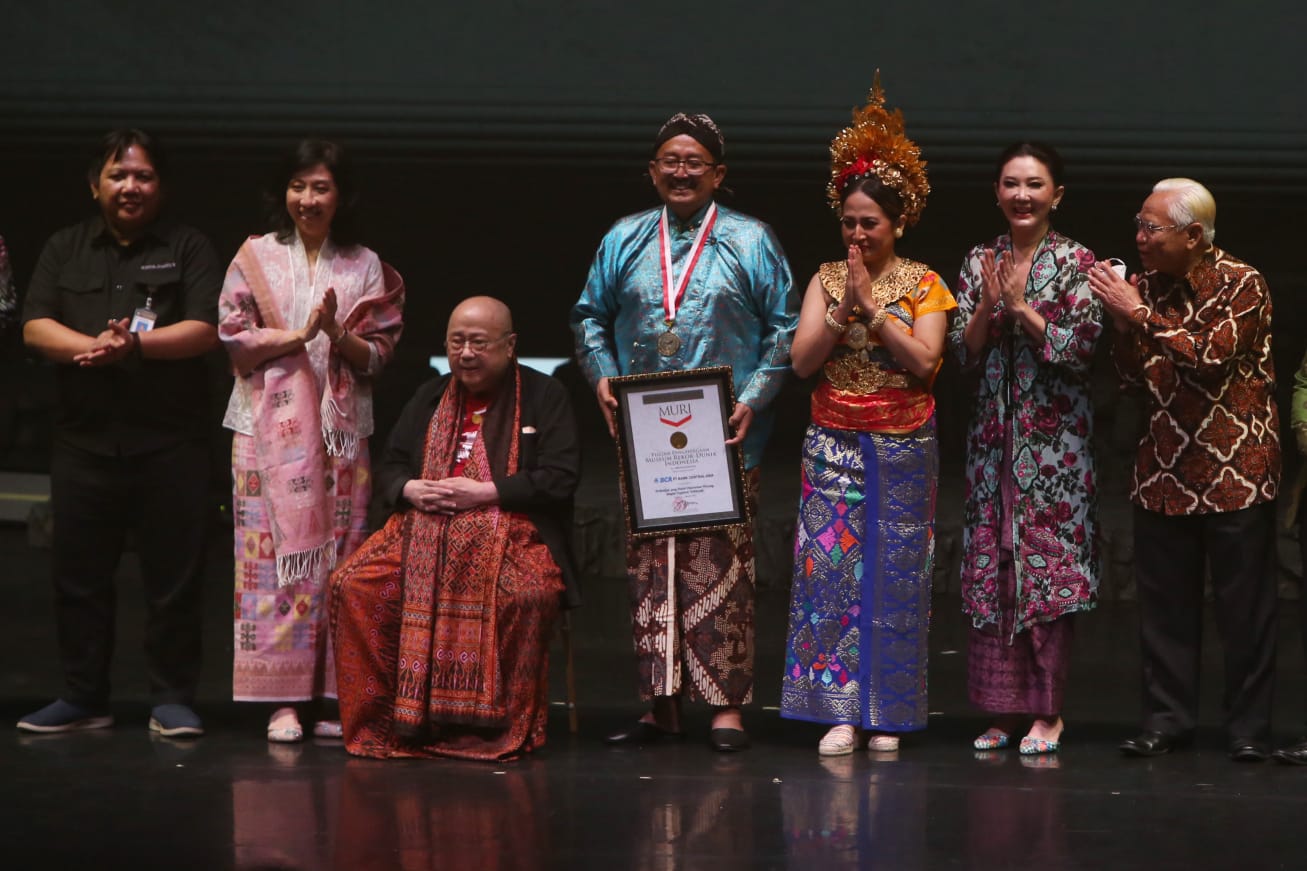 BCA Raih Rekor MURI Perusahaan dengan Kegiatan Pelestarian Wayang Terbanyak
