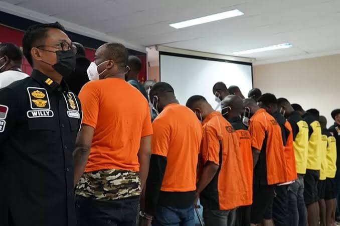 Tindak Lanjuti Laporan Warga, Imigrasi Soekarno-Hatta Deportasi 17 WNA Bermasalah