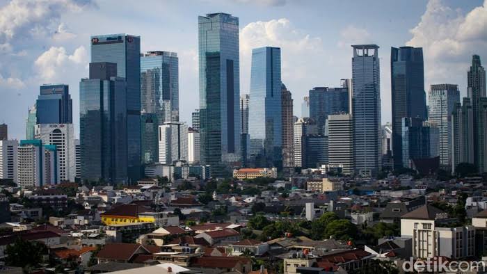 Gedung pencakar langit di DKI Jakarta. dok. detiknews. Jadi Negara Maju 2045, Ini yang Indonesia Butuhkan!