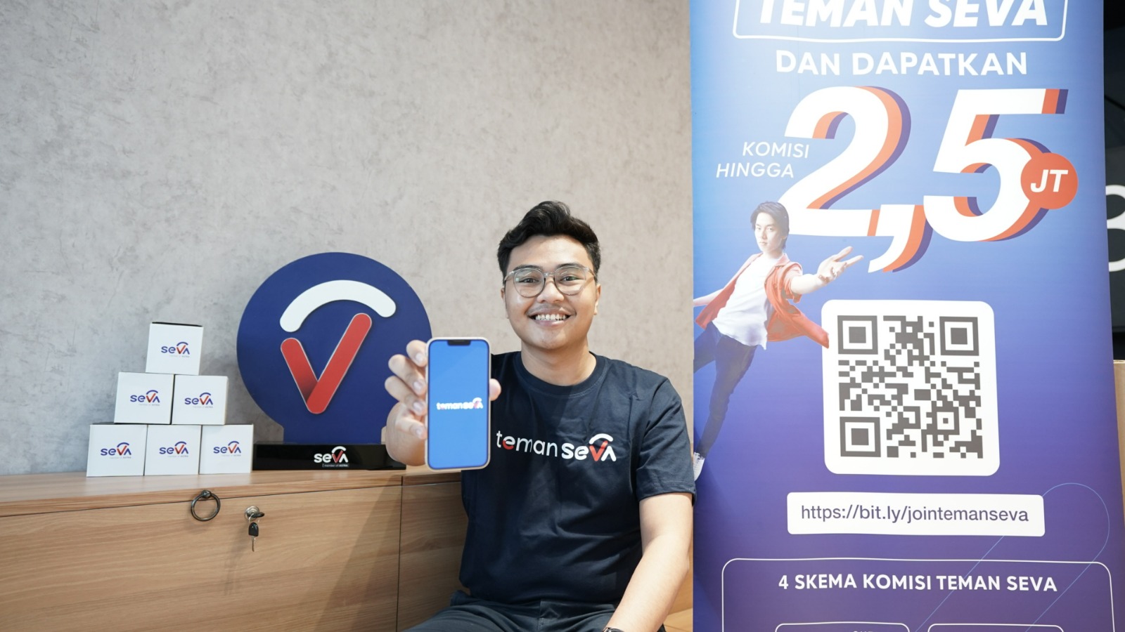 SEVA, sebuah platform pencarian mobil baru dari Astra memiliki program referral bernama Teman SEVA. Konsumen nampak aktif menggunakan aplikasi SEVA, Jumat (24/3/2023). dok. ist. Teman SEVA, Program Referral dalam Platform Pencarian Mobil Baru dari Astra