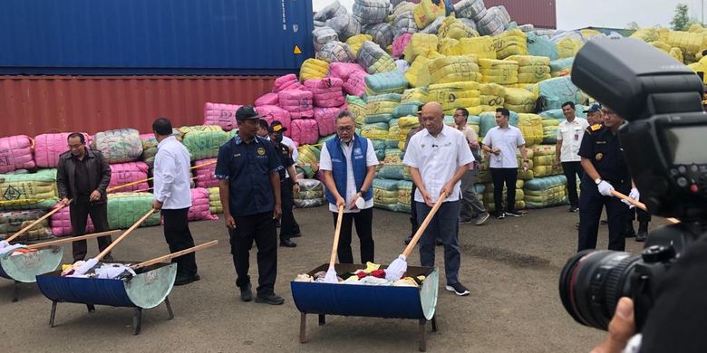 Pemerintah Sudah Musnahkan 14.717 Bal Pakaian Bekas Impor Senilai Rp118 Miliar