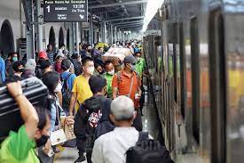 Arus Balik Lebaran 2023, KAI DAOP 2 Catat Sudah Berkurang Tapi Masih Ramai
