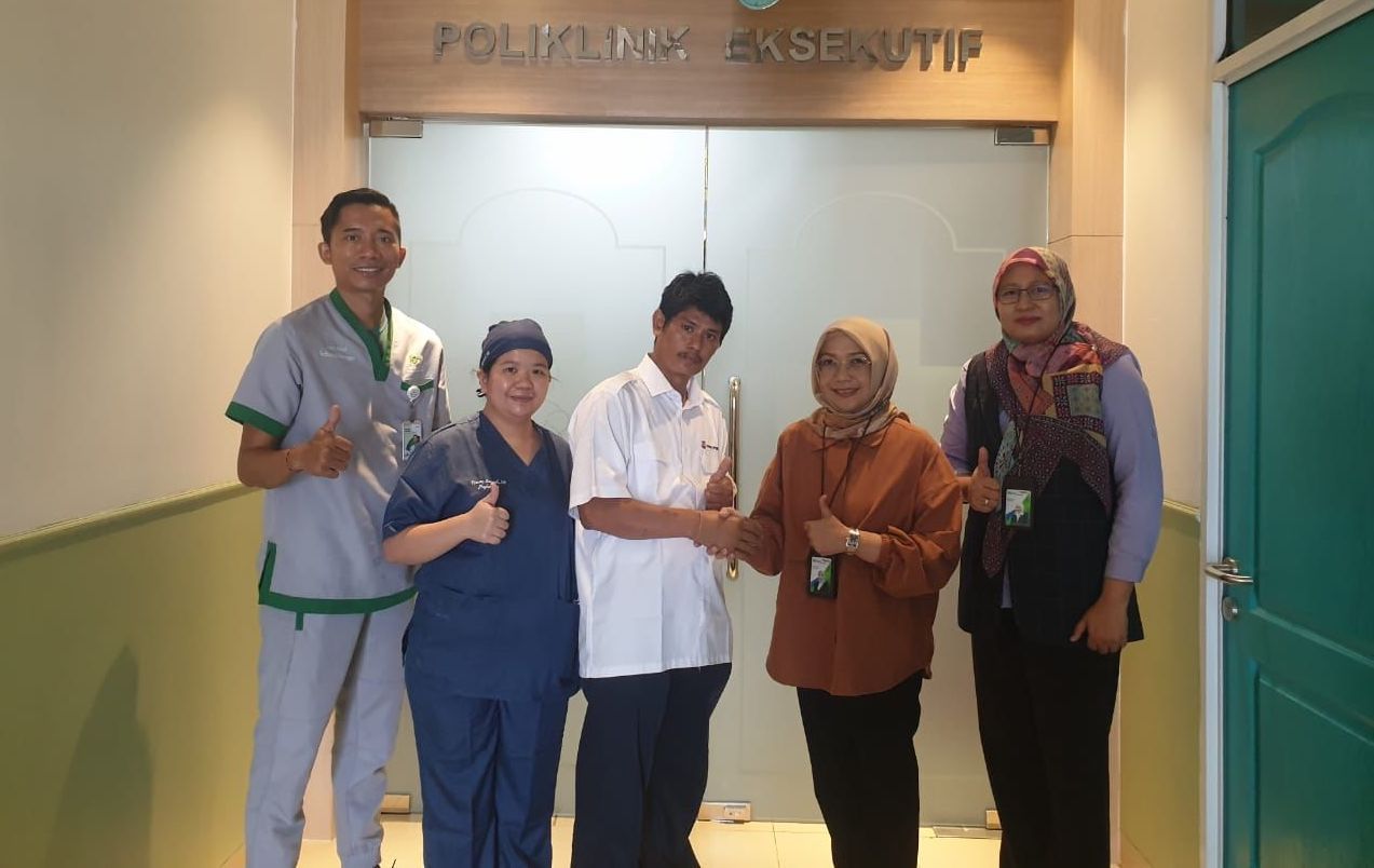 BPJSAMSOSTEK Kelapa Gading Serahkan Tangan Palsu ke Peserta Kecelakaan Kerja