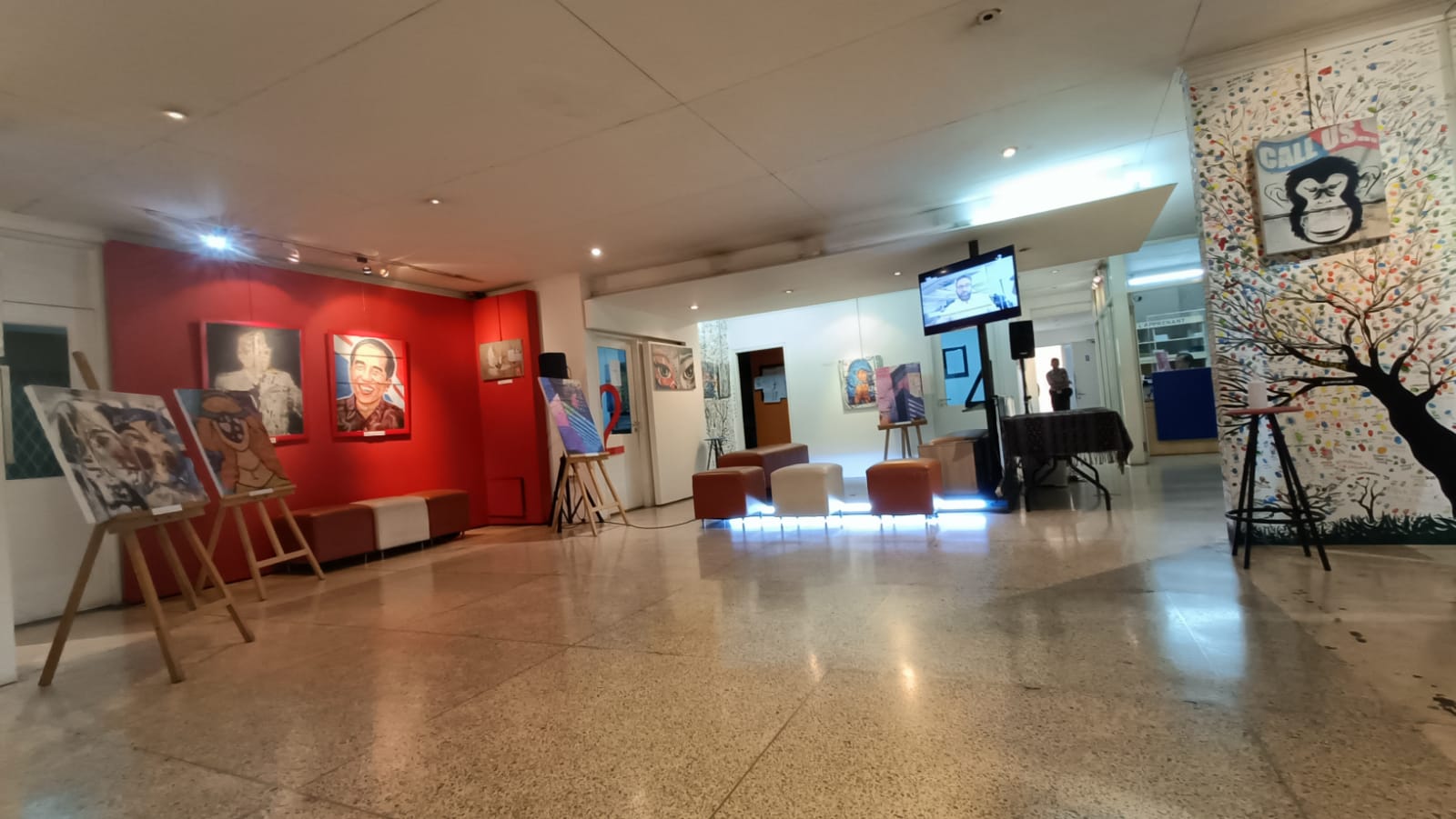Pameran foto dan peluncuran buku mural bertajuk ” Le Mystère de Mural ” karya fotografer Hasiholan Siahaan XIV Bekerja sama dengan pusat kebudayaan Perancis IFI Wijaya itu, dibuka pada 2 Mei 2023, dan berlangsung hingga 3 Juni 2023. dok. ist. Pameran Karya Foto Mural dan Grafiti Bertajuk Le Mystere de Mural Karya Hasiholan Siahaan