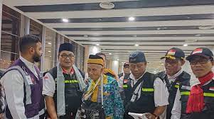 Mbah Harun Jemaah Haji Tertua Indonesia Sudah Tiba di Madinah, Sehat Terus Ya!
