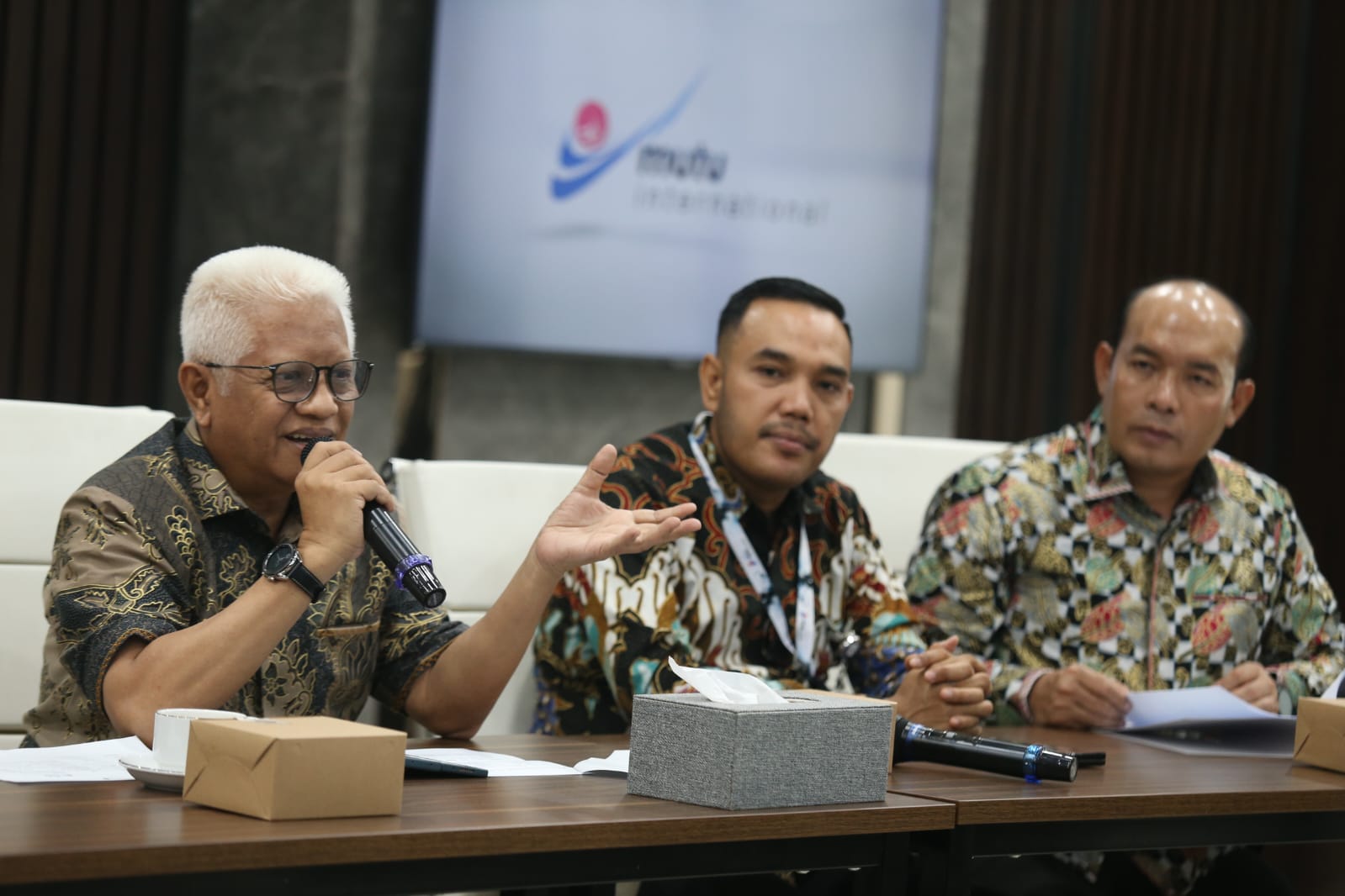 jajaran manajemen PT Mutuagung Lestari (MUTU International) saat melakukan pemaparan kinerja dan prospek bisnis kepada media. Foto Rizki/EmitenNews Sudah Terbitkan Ratusan Sertifikat, MUTU International Siap Dukung Bursa Karbon Indonesia