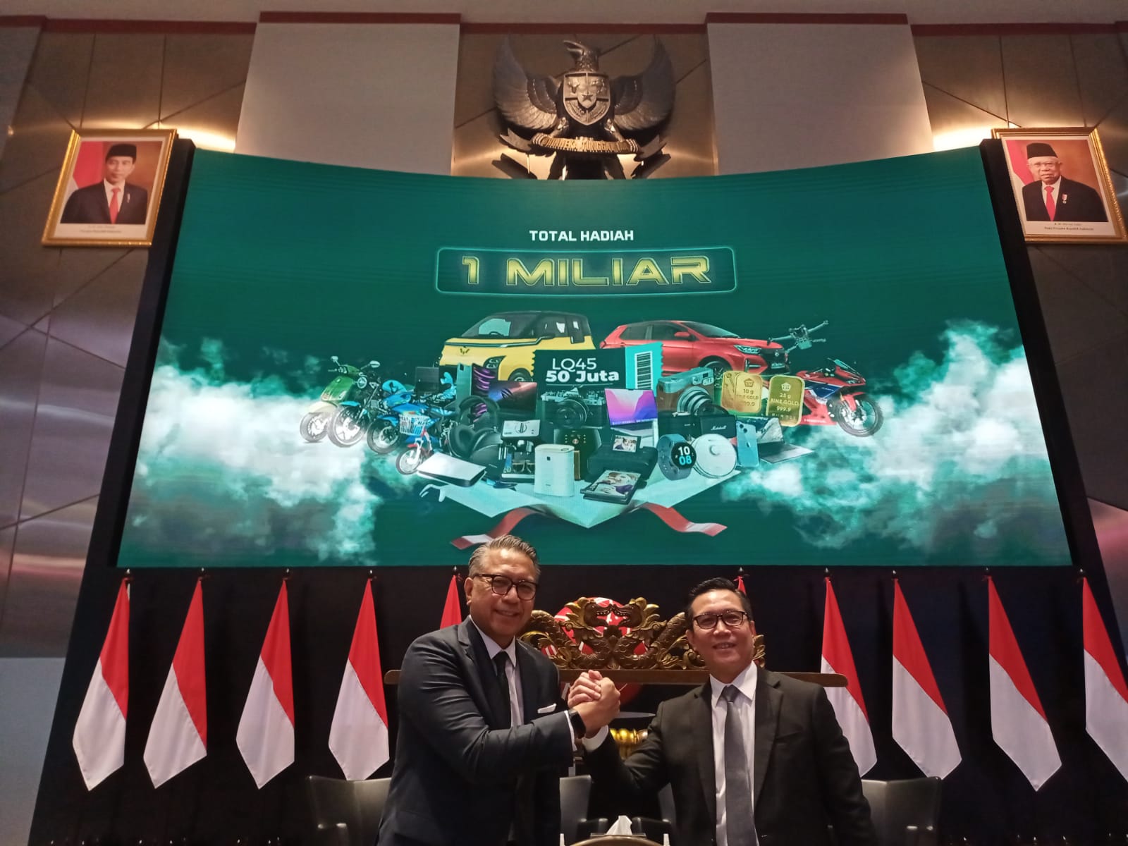 Direktur Utama BNI Sekuritas, Agung Prabowo bersama Direktur Pengembangan BEI Jeffrey hendrik di Gedung Bursa Efek Indonesia(BEI). Foto Rizki/EmitenNews BNI Sekuritas Incar Pertumbuhan Nasabah dan Nilai Transaksi, Ini Jurusnya
