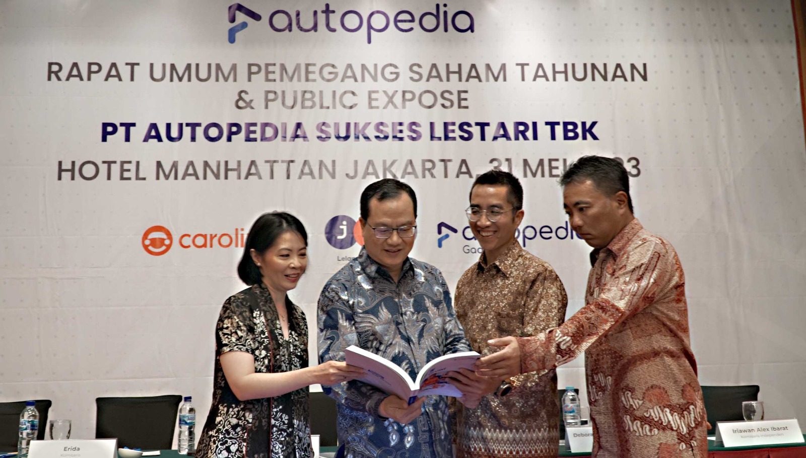 (Kiri-Kanan) : 1. Debora Debianti Sugiharto - Direktur 2. Jany Candra - Direktur Utama 3. Armeza Farhansyah Umar - Direktur 4. Kazuhiro Shioyama - Direktur. dok. ist. Transaksi Mobil Bekas Makin Bergairah, ASLC Optimistis Pendapatan 2023 Tumbuh Positif