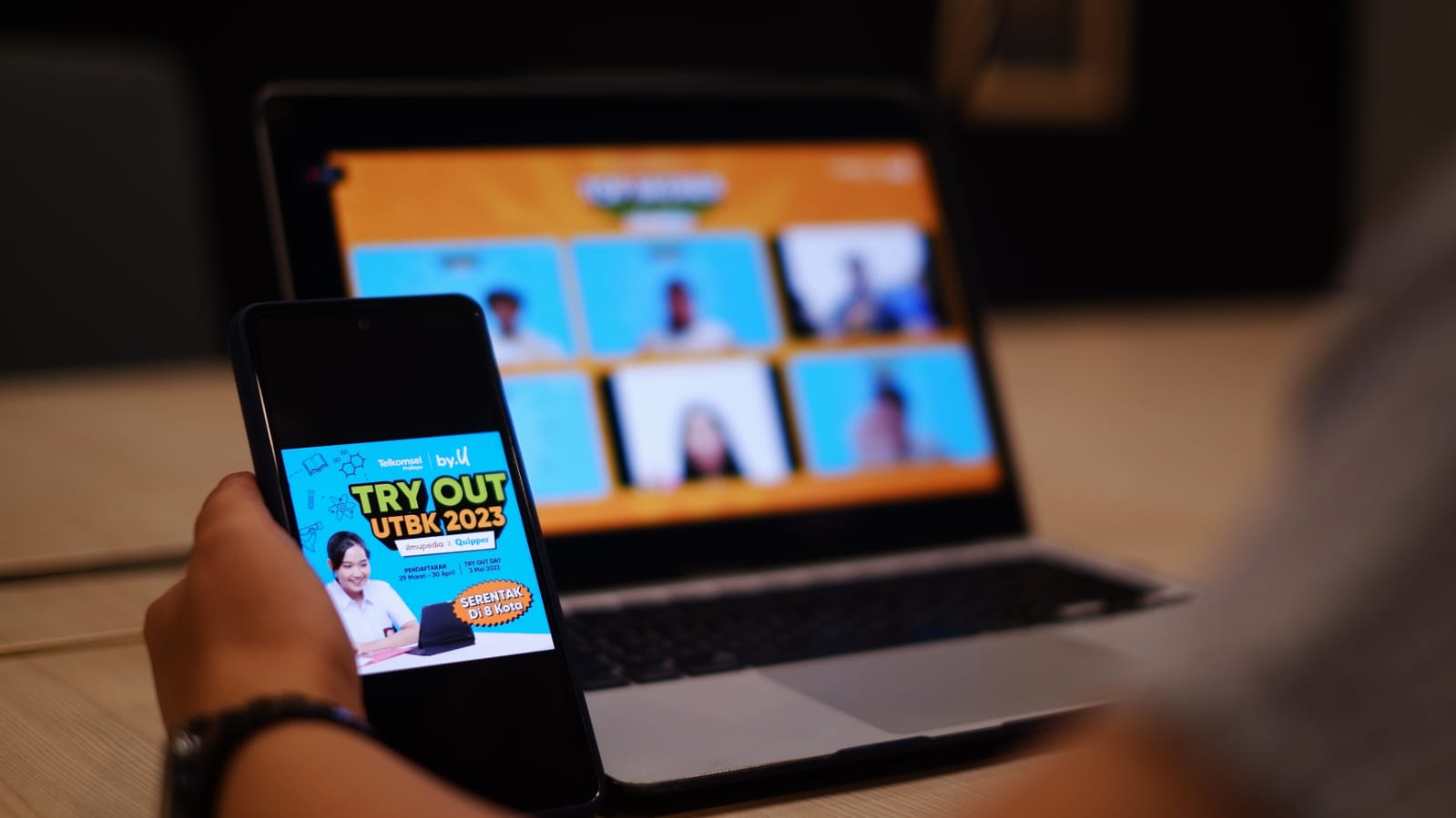 Telkomsel mengumumkan lima peserta Top Skorer dalam Program Ilmupedia Tryout Akbar Ujian Tulis Berbasis Komputer (UTBK) 2023. Dalam program yang telah digelar sejak awal Mei 2023, Telkomsel berkolaborasi bersama Quipper sebagai mitra penyedia platform layanan edu-tech. dok. Telkomsel. ist. Telkomsel dan Quipper Umumkan Top Skorer Program Ilmupedia Tryout Akbar UTBK 2023
