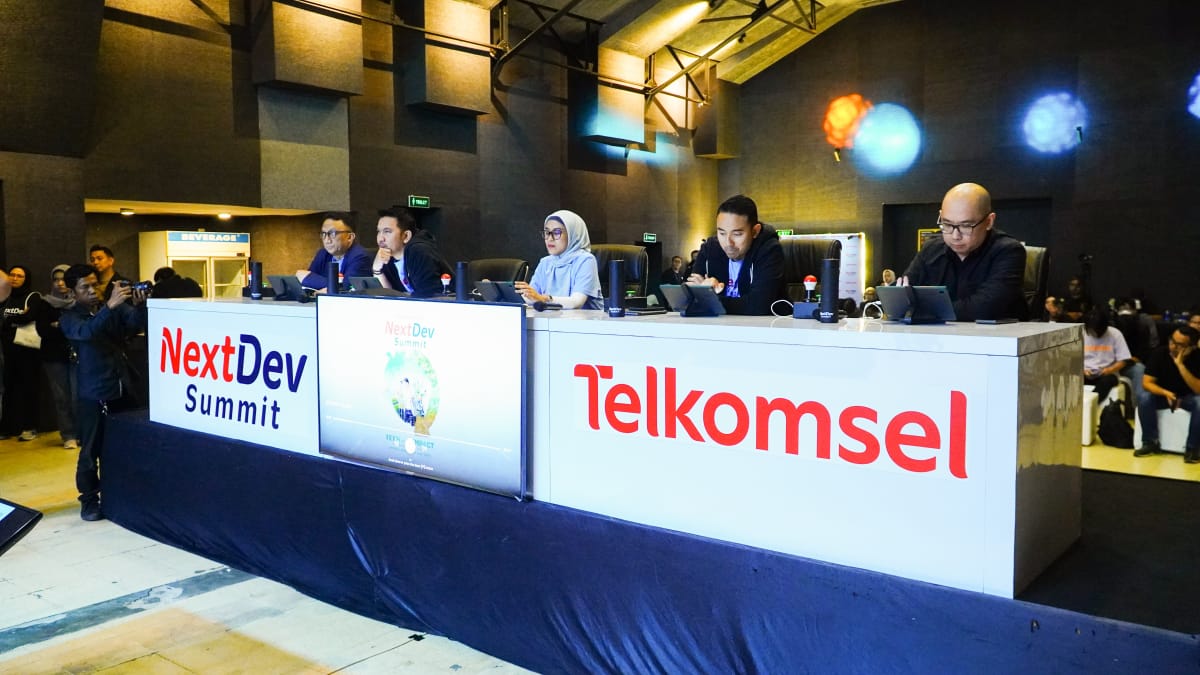 Pada agenda NextDev Final Pitching yang berlangsung bertepatan dengan rangkaian konferensi teknologi NextDev Summit pada 7-8 Juni 2023, Telkomsel mengumumkan Nuxcle sebagai peraih Best of The Best Startup Program NextDev Telkomsel tahun ke-8. dok. Telkomsel. ist. Telkomsel Nobatkan Startup NUXCLE Best of The Best Program NextDev Tahun ke-8