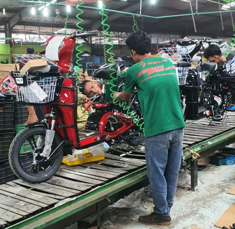 Produksi Kendaraan Listrik Meningkat 100%, Saham SLIS Ditargetkan ke Level Rp185