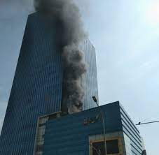 Gedung K-Link Jalan Gatot Soebroto Jakarta terbakar, Sabtu, 15 Juli 2023. dok. Medcom.id. Gedung K-Link Jakarta Terbakar, Resepsi Sebuah Pesta Pernikahan Batal Digelar