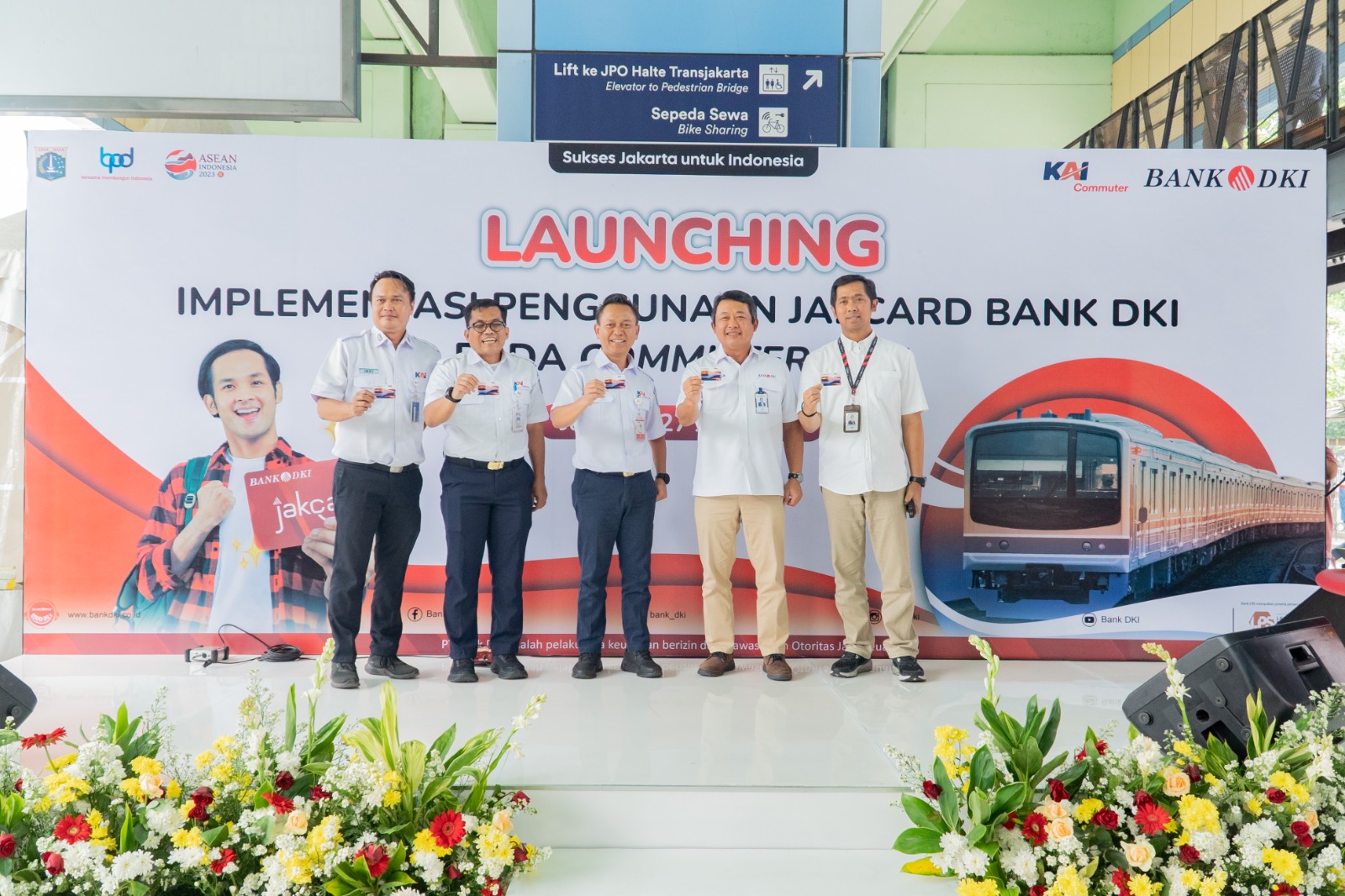 Perluas Akseptasi, JakCard Bank DKI Kini Bisa Digunakan Sebagai Tiket Perjalanan KRL