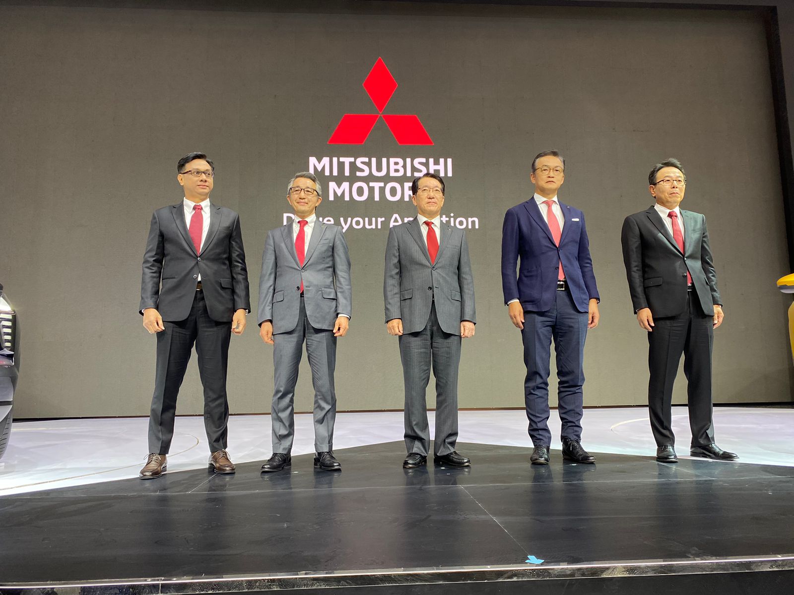 (Ki-ka) Irwan Kuncoro - Director of Sales & Marketing Division PT MMKSI, Hiroshi Nagaoka, Executive Vice President Mitsubishi Motors Corporation, Takao Kato President & CEO Mitsubishi Motors Corporation, Tatuso Nakamura Executive Vice President Mitsubishi Motors Corporation, Atsushi Kurita, President Director PT MMKSI. MMKSI Hadirkan Petualangan dan Inovasi di GIIAS 2023, Hidupkan Kebahagiaan Pengunjung