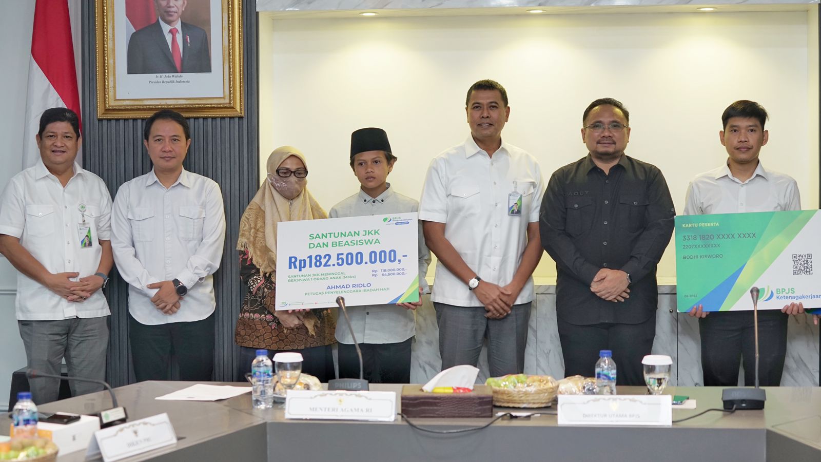 Meninggal Saat Tugas, Menag Serahkan Santunan BPJS Ketenagakerjaan Rp183 Juta