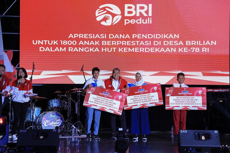 Peringati Kemerdekaan RI, BRI Salurkan Beasiswa 1800 Anak Berprestasi di Desa BRILiaN
