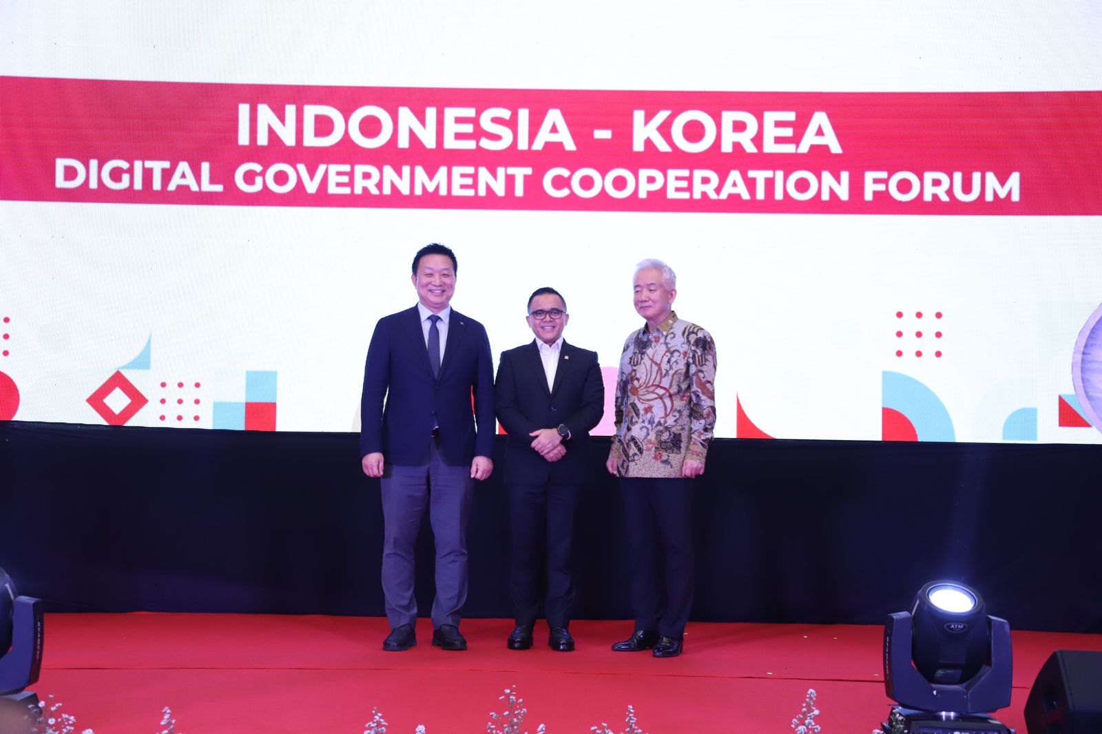 Menteri Pendayagunaan Aparatur Negara dan Reformasi Birokrasi (PANRB) Abdullah Azwar Anas (tengah) dalam acara Indonesia-Korea Digital Government Cooperation Center Forum di Jakarta, Jumat (22/9/2023). Peringati 50 Tahun Hubungan Indonesia-Korea, Menteri Azwar Anas Buka DGCC Forum