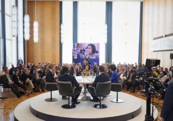Menkeu Sampaikan Langkah Nyata Transisi Energi Indonesia di Berlin Global Dialogue