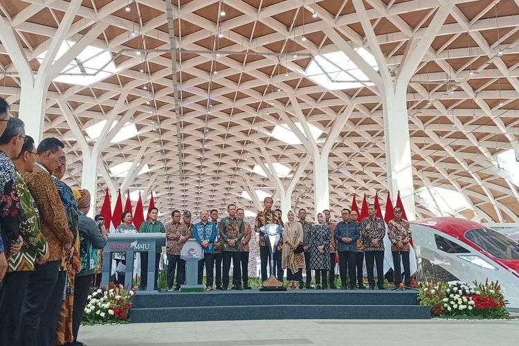 KCJB 'Whoosh' Diresmikan Presiden, Masih Gratis Hingga Pertengahan Oktober